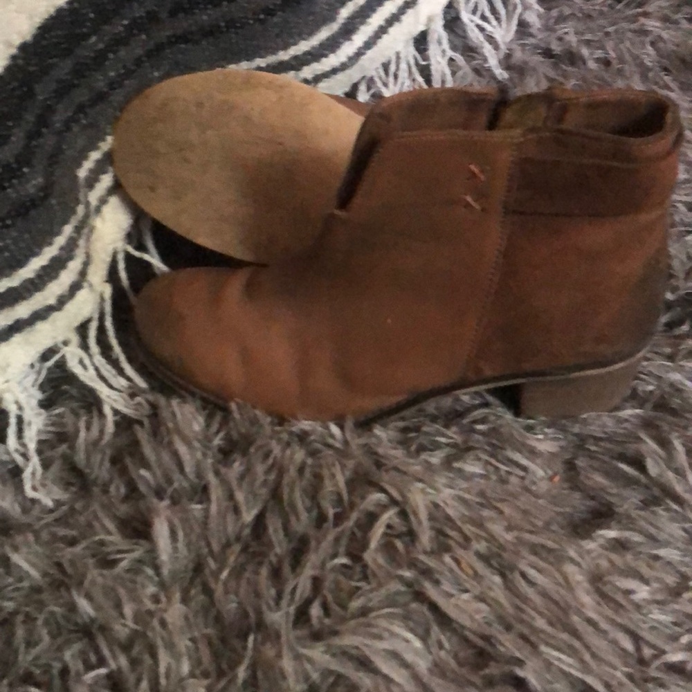 CLOSET CLEAN OUT SALE !! Diba True booties chestnut comfy